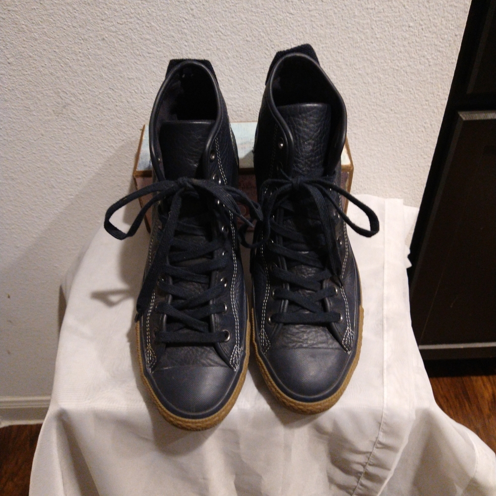 SOLD🚫** CONVERSE - CHUCK TAYLOR - SZ 11.5